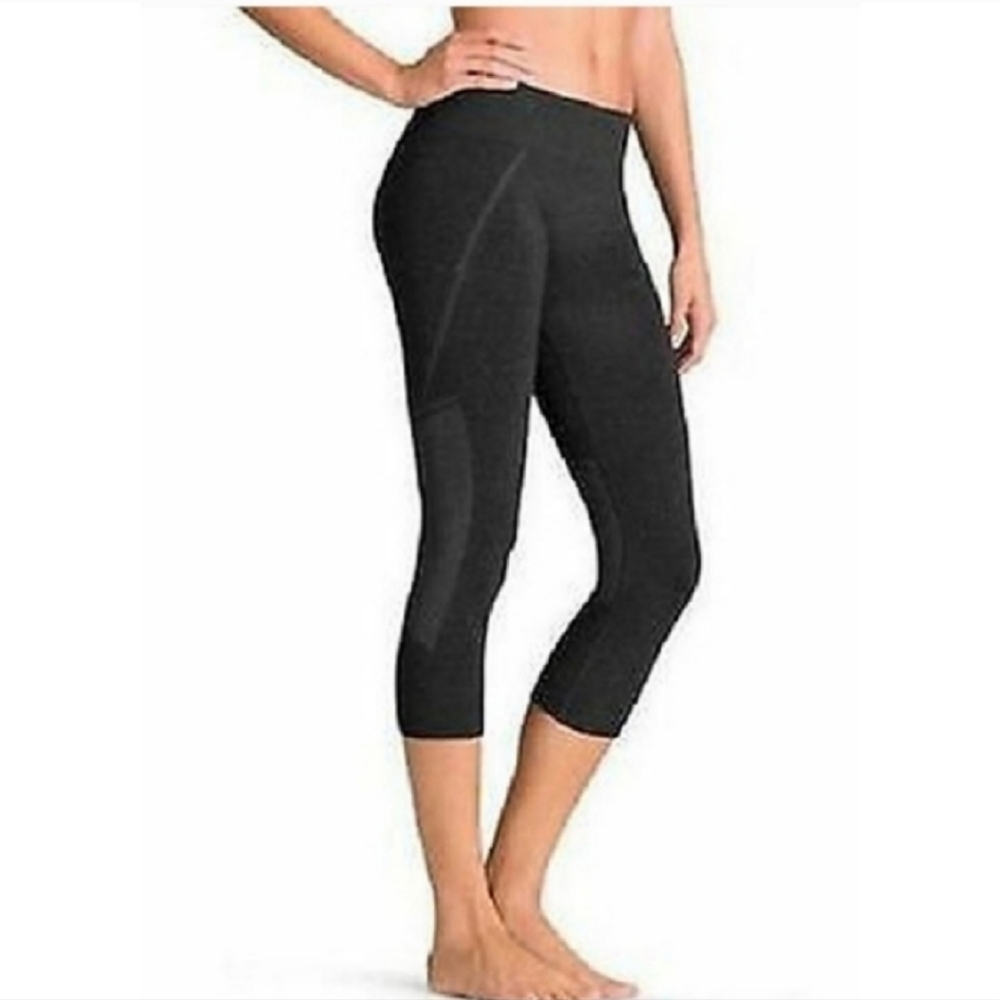 Athleta Breakthrough Laser Cut Capri Leggings S